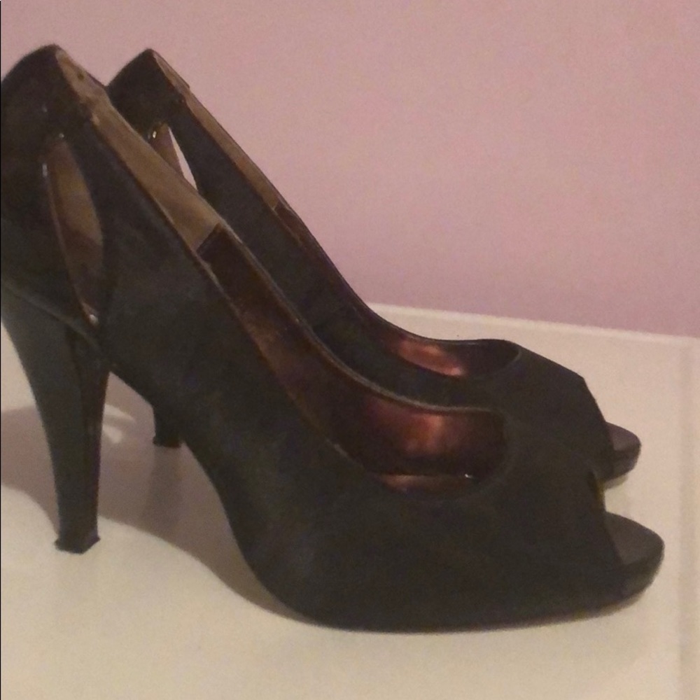 Open-toe shoes